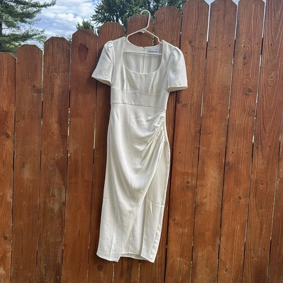 Self-Portrait White Crepe Midi Dress With Short Sleeves - Picture 3 of 10